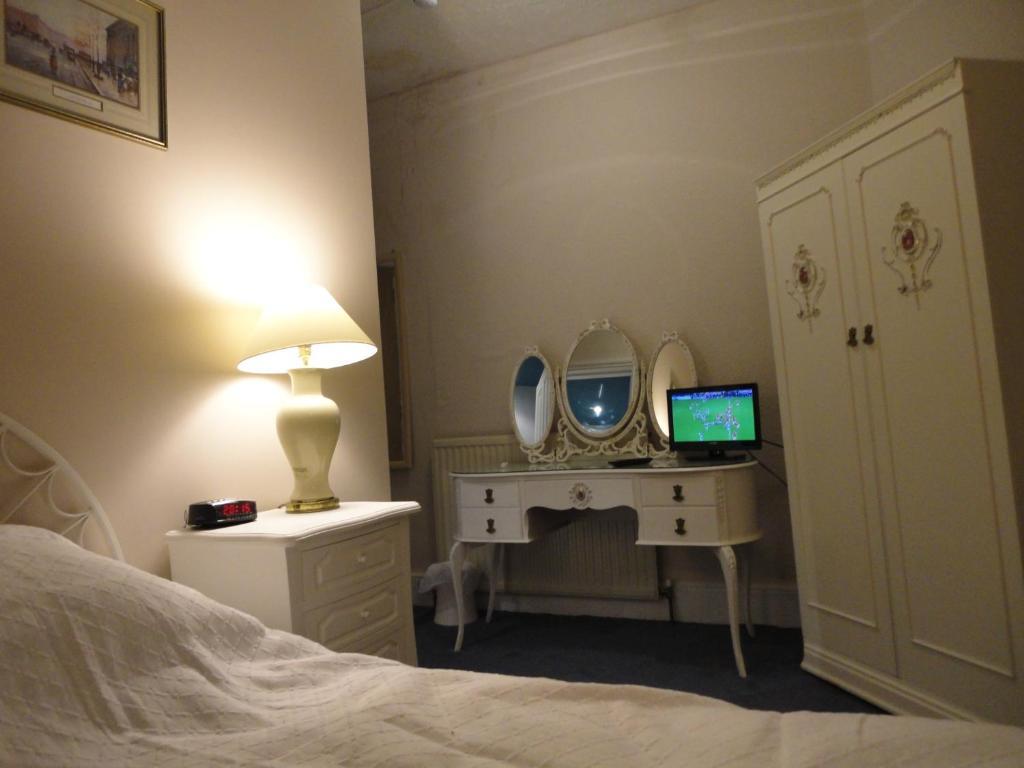 The New Alexandra Hotel ランディドノー 部屋 写真